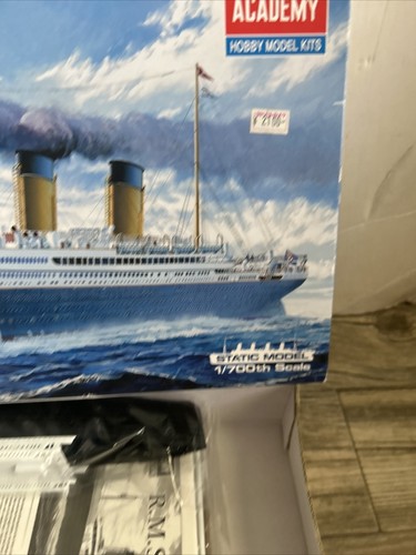 R.M.S. Titanic Static Model 1/700th Scale (603550144028) Academy Hobby Kits NOB - Picture 4 of 6