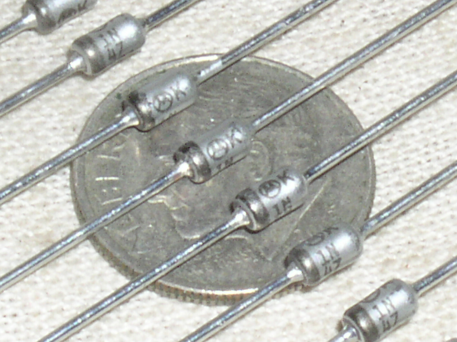 50PCS NEW 1N4740A 1N4740 Zener Diode 10V 1W 1N4740 - Foto 9