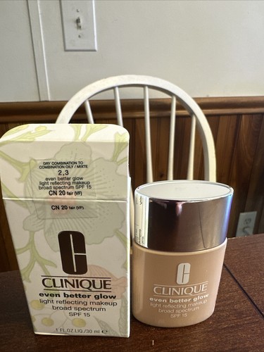Clinique Even Better Glow Light Reflecting Makeup CN 20 FAIR 30 /ml 1oz BNIB - Picture 2 of 5