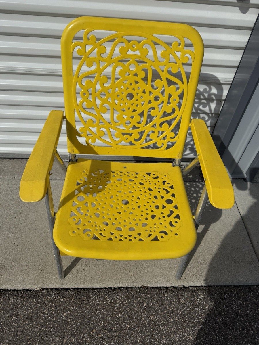 Vtg 1970s Mid Century Yellow Terrace Outdoor Fold Lawn Chair