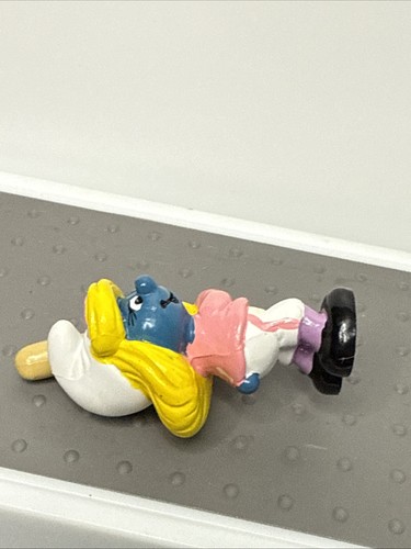 Vintage 1984 Peyo Schleich Smurfette Baseball Softball PVC Figure RARE! - Picture 9 of 12