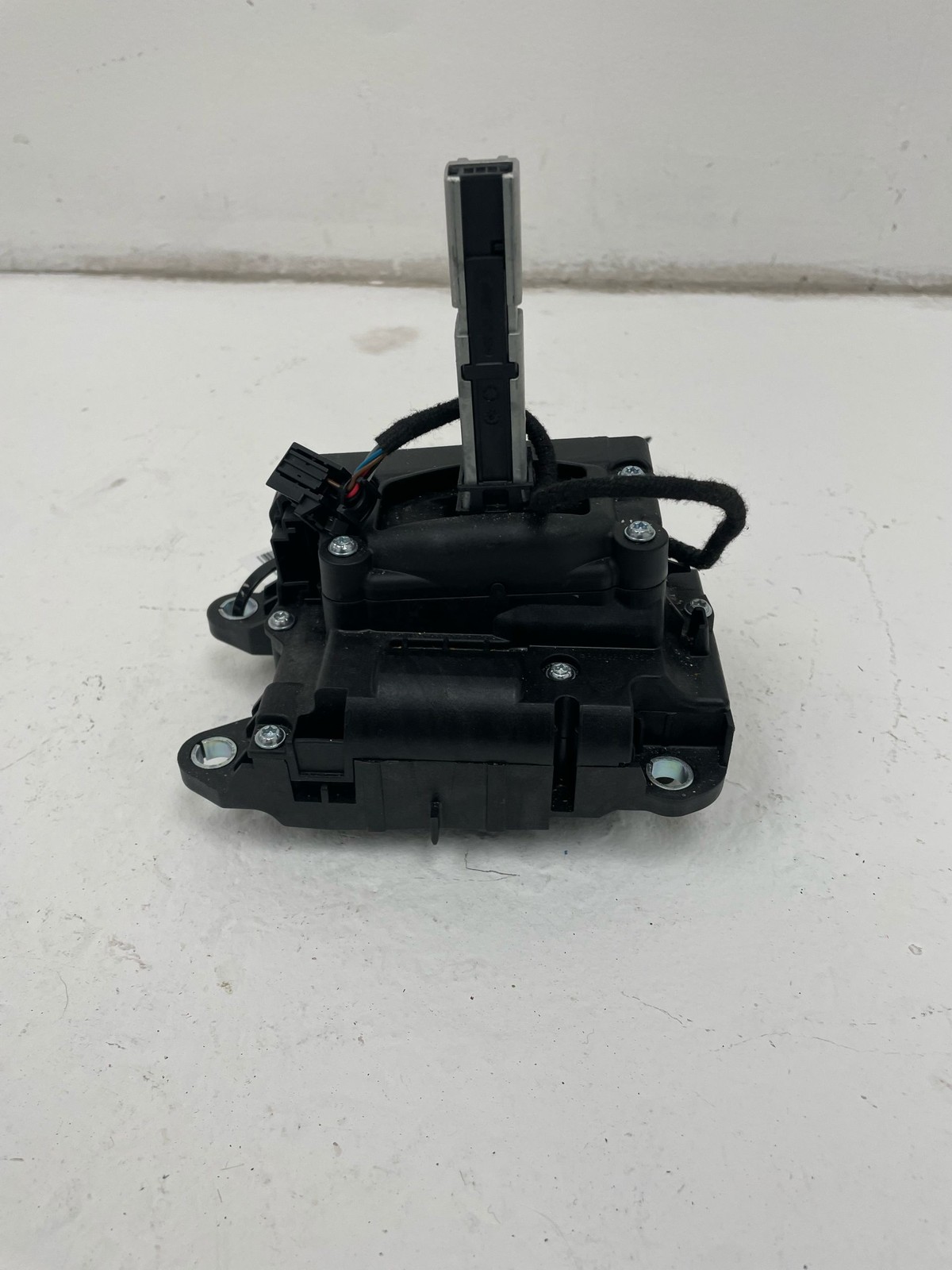 2015-2020 BENTLEY BENTAYGA Floor Shift Automatic Transmission Gear Selector Assy