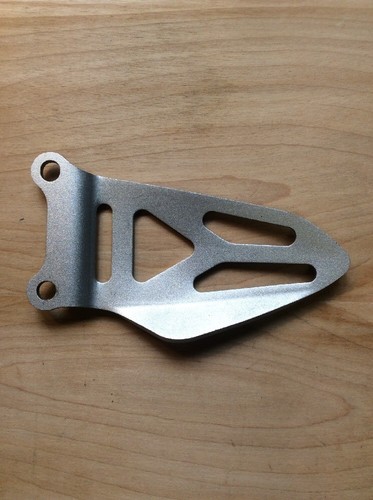 Suzuki GSXR1000 Right Front Foot Rest Peg Guard GSXR GSX-R 1000 43571-47H30 kc - Picture 2 of 7