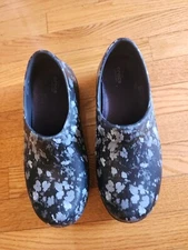 Crocs Women Neria Pro II Graphic Black Floral Dual Comfort Sz 10 SlipOn Clog EUC