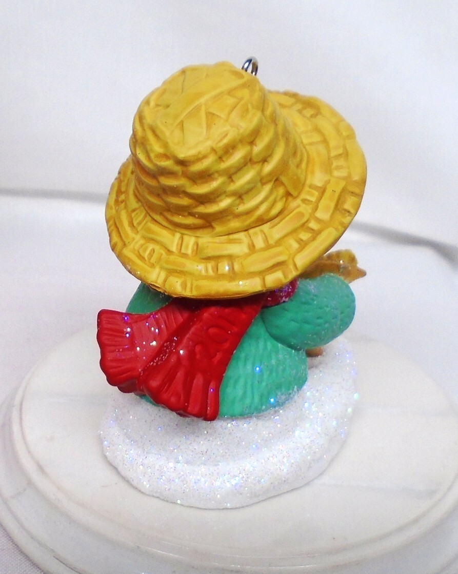 Hallmark Ornament Snow Buddies #20 2017 Snowman Farmer Piglet Baby Pig Corn K3