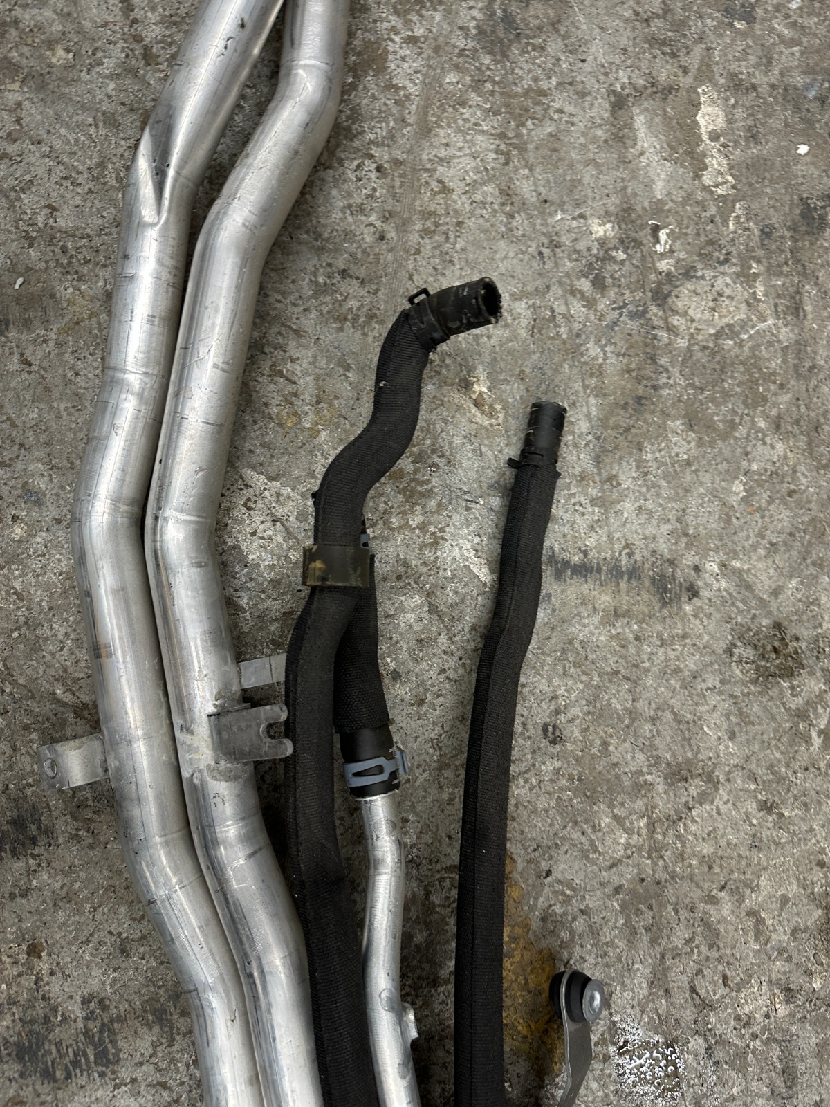 2014 AUDI R8 OEM UNDERBODY CENTER COOLANT PIPE LINE HOSE TUBE 420 121 050 B