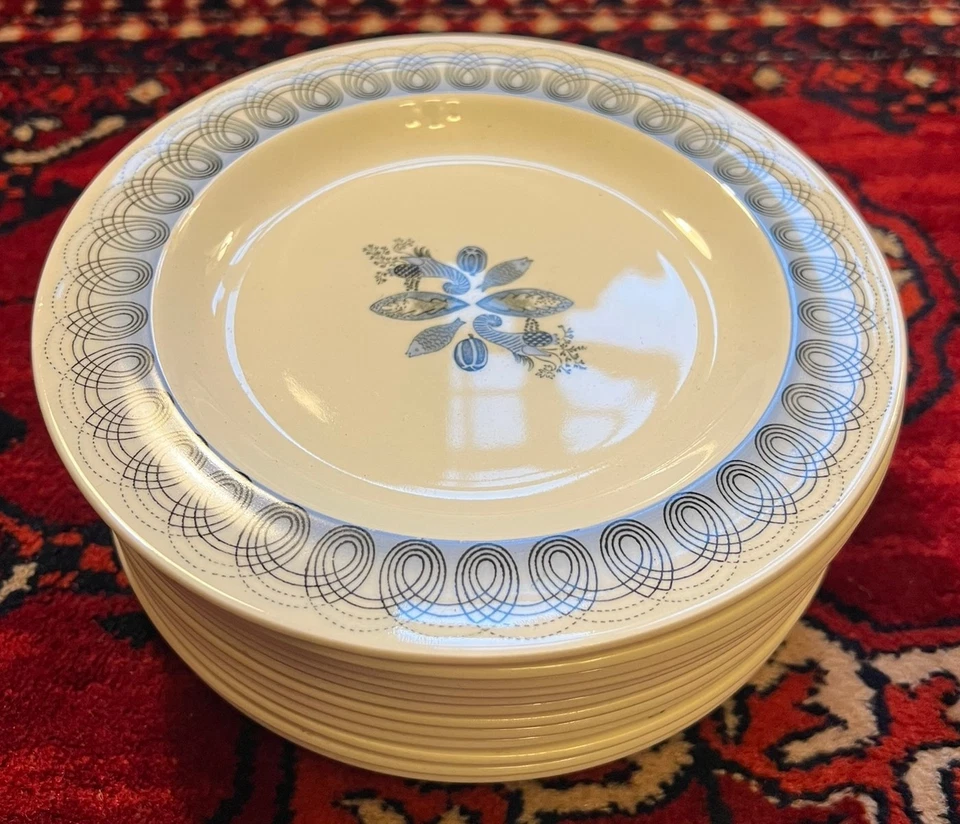 Wedgwood Persephone Ravilious 6 Dinner & 12 Tea plates & 1 Sugar Bowl, 1940s/50s - Image 2 of 4