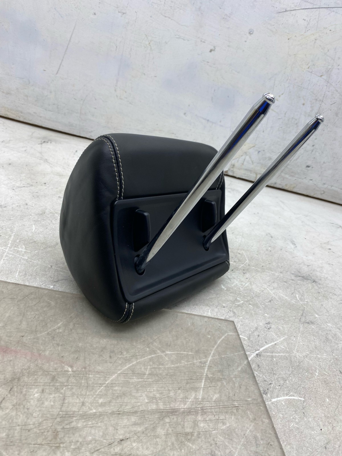 2006-2012 BENTLEY CONTINENTAL FLYING SPUR REAR OUTER HEADREST SET BLACK LEATHER