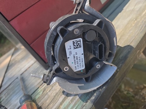 2017 CHEVROLET VOLT ELECTRIC MOTOR COOLANT PUMP 13597901 OEM USED w/ SHIELD