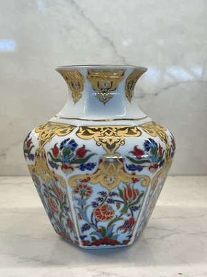  Kutahya Porselen Vase Middle Eastern motif Turkish 2009