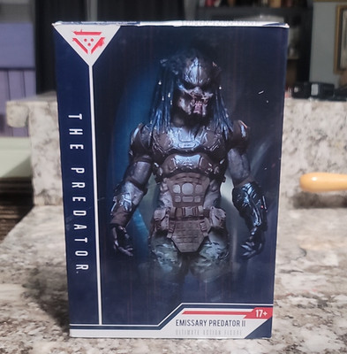 NECA Ultimate Emissary Predator II 2 Figure Complete PRE-OWNED Damaged Box