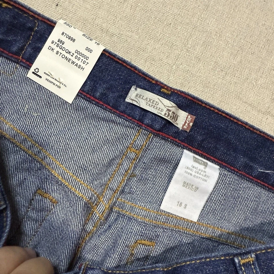 NWT Levi's 550 Women Denim Jeans Sz 16S Relaxed Fit Tapered Stonewash Cotton VTG - Image 4 of 4