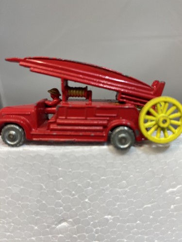 Vintage 1988 Matchbox Fire Truck-Moko Lesney- No. 9 Pre-owned - Made in China - Picture 2 of 7