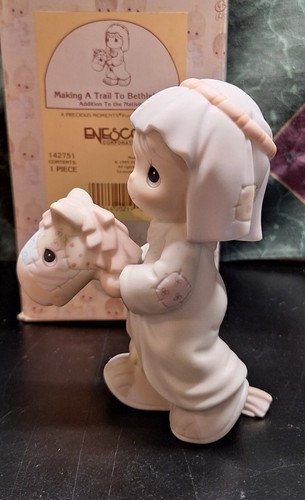 Precious Moments Making A Trail to Bethlehem #142751 Nativity - Picture 3 of 17