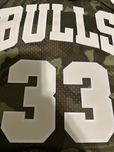 Mitchell & Ness Scottie Pippen 97/98 Bulls Stitched Ghost Green Camo Jersey -SM - Picture 3 of 9