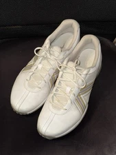 NIke Delight Golf Shoes Women’s Sz 8.5 White Gold Soft Spike Cleats