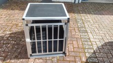 Hundebox , Maße sind auf den Fotos Ersichtlich. War in Mercedes Kompi gepasst. Hundebox , Maße sind auf den Fotos Ersichtlich. War in Mercedes Kompi gepasst.