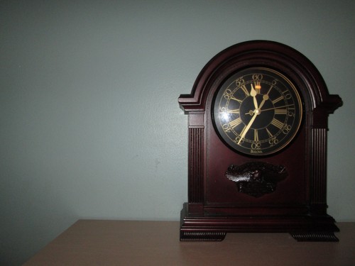 Harley Davidson 2005 Wood Eagle Mantle Desk Clock Bulova - Picture 13 of 15
