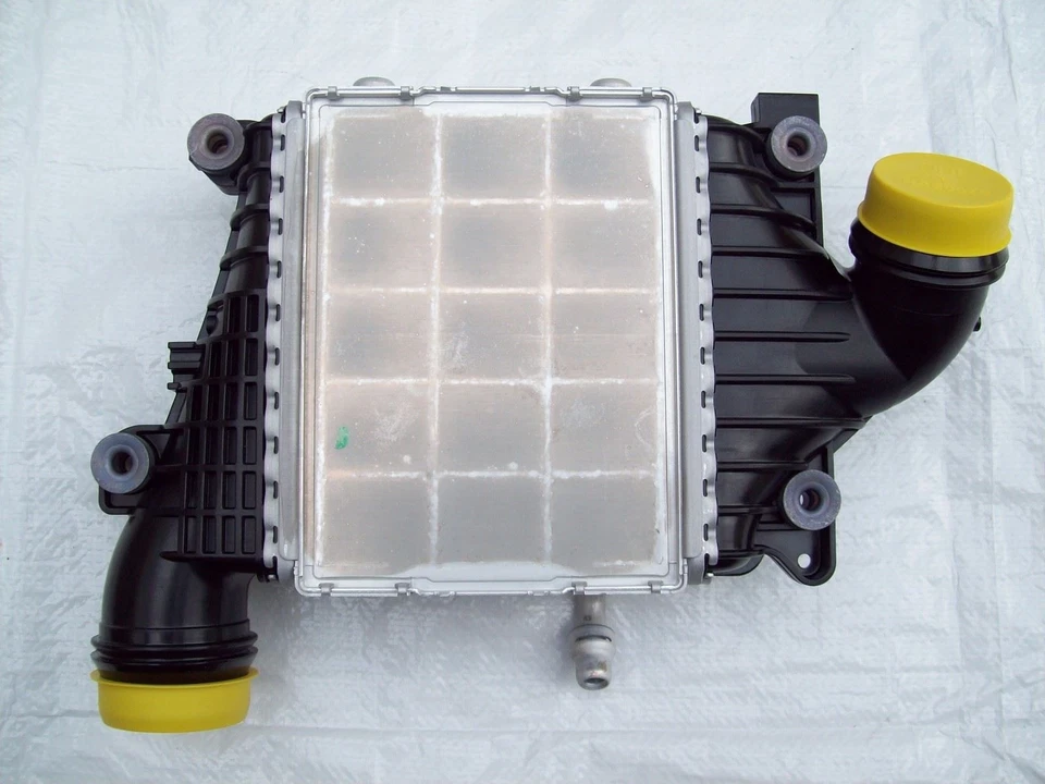 Intercooler Land Rover Defender 2,0 L 110 genuino LR092321 2018-2023 Foto 2 de 4