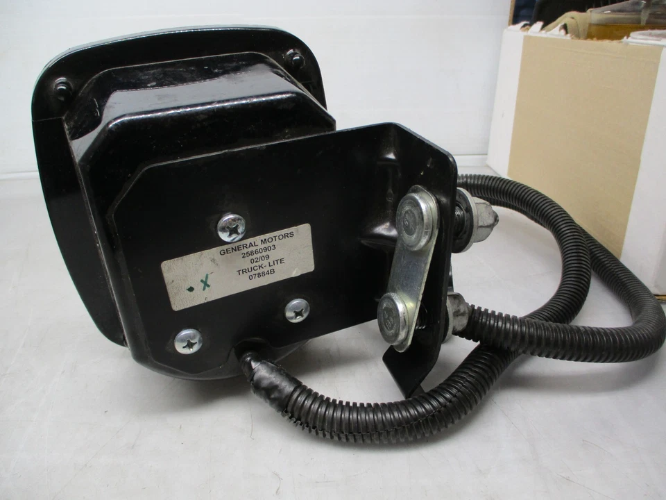 Take-Off GM OEM Rear Tail Light Brake Lamp Right Red/Clear with Bracket Harness - Image 2 of 4