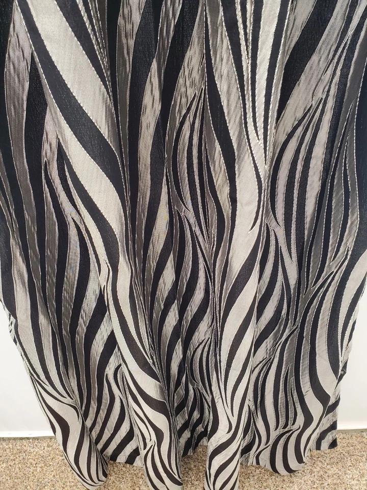 Par de paneles de ojal de diseño de cebra jacquard aplastado Senegal 104” Wx84” L sensación de selva Foto 2 de 4