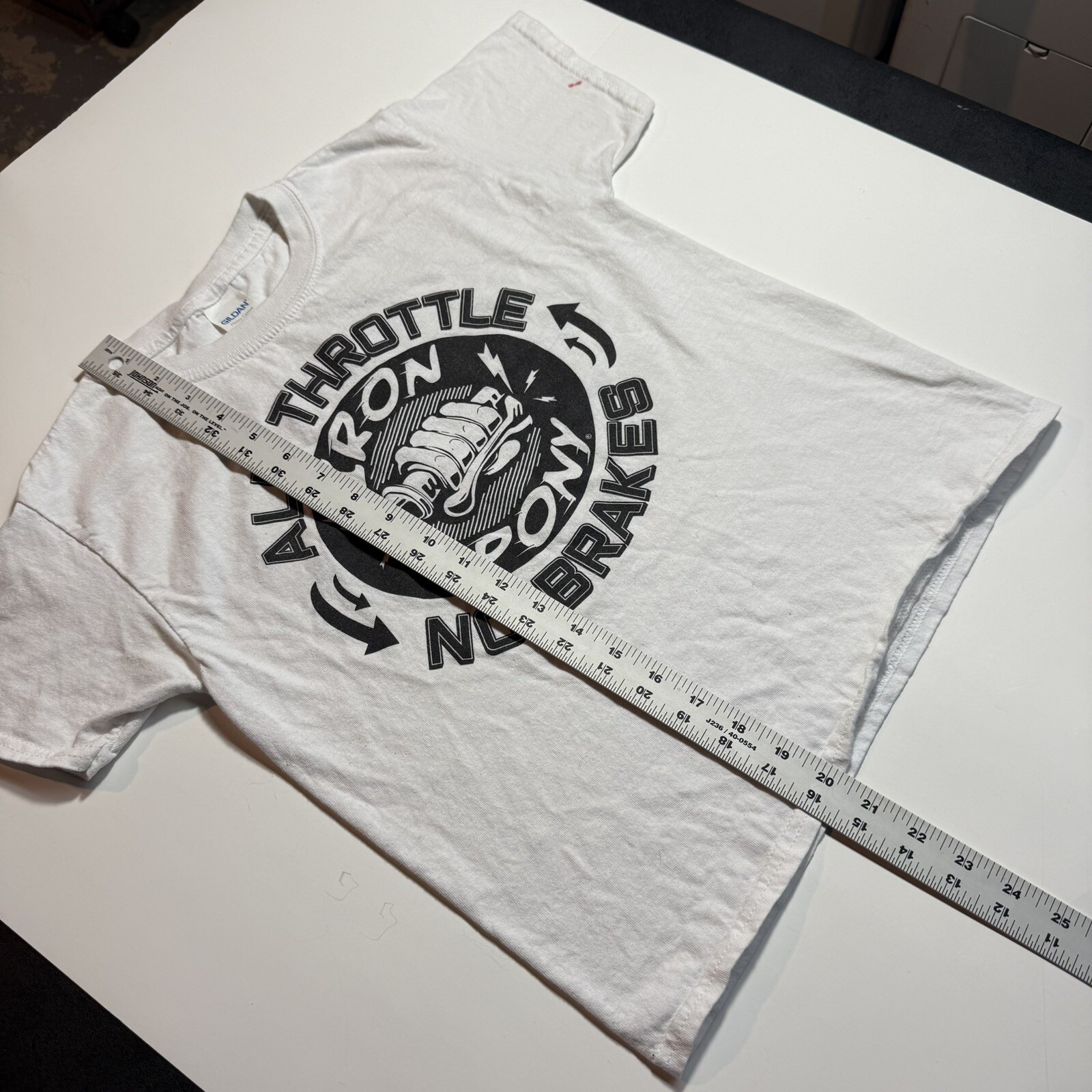 T shirt ragazzo ragazzo bambino taglia small Iron Pony Motorsports tutti gli acceleratori senza freni