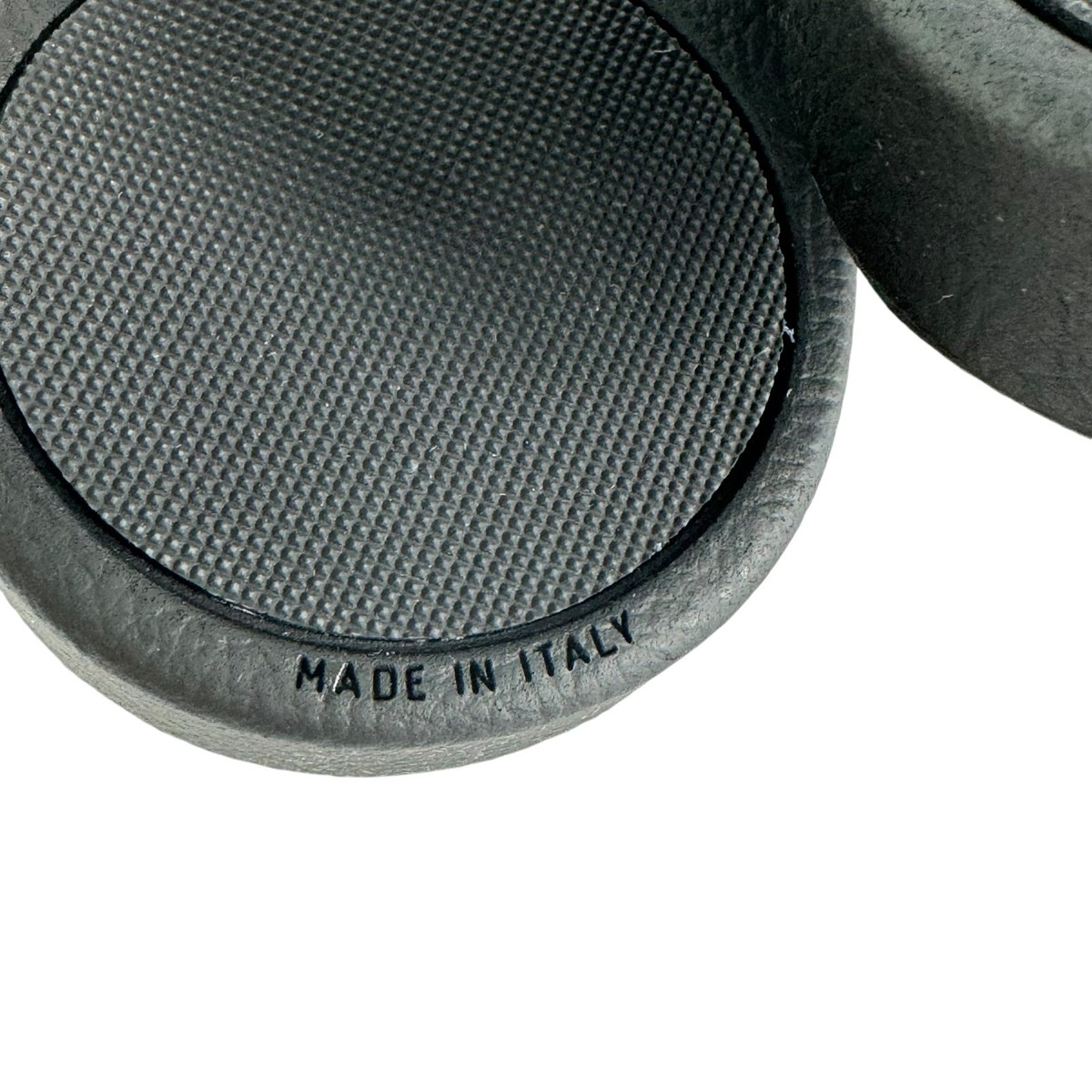MAISON MARGIELA Paris Black Rubber Tabi Men display picture 1