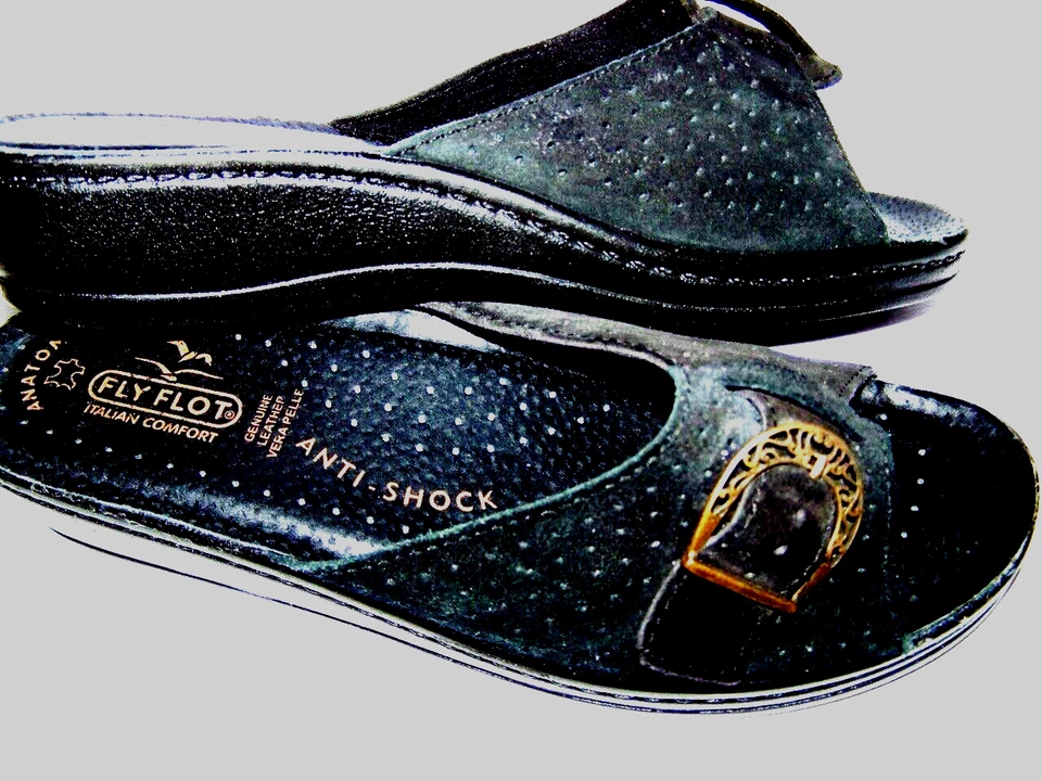 Sandalias de cuña Fly Flot ITALIA Edna negras con hebilla perforada de cuero gamuza talla 9M Foto 3 de 4