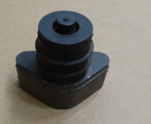 NEW OLD STOCK GENUINE OMC BRP JOHNSON EVINRUDE RUBBER MOUNT 309641 380965 - Picture 2 of 5