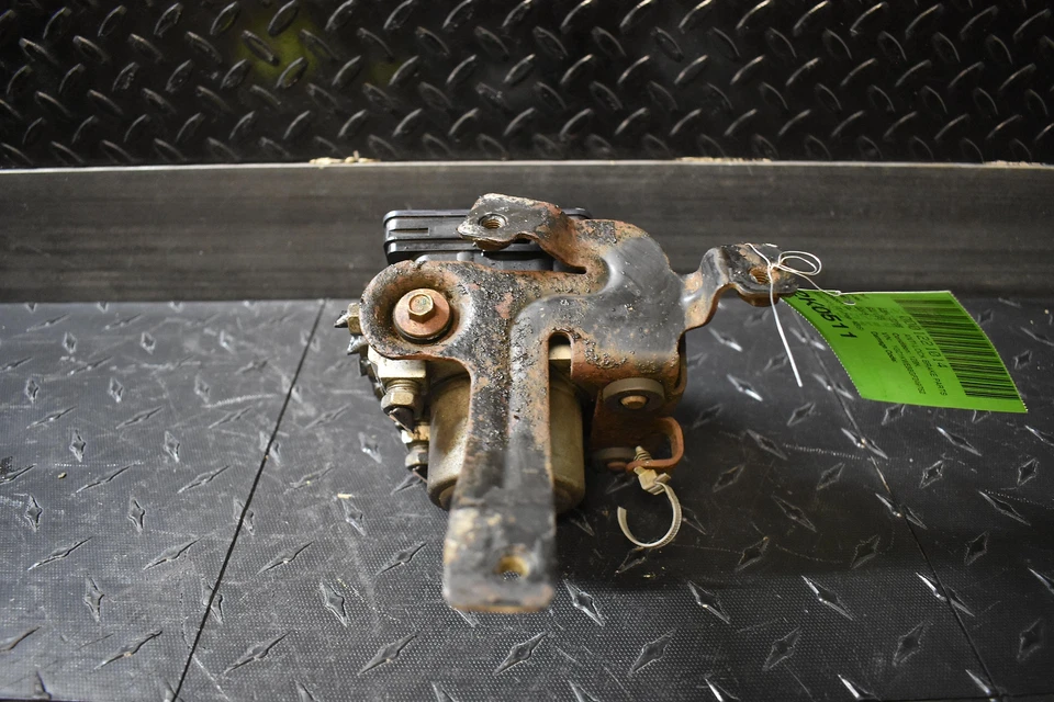 Chevy Silverado 2500HD 2016 conjunto de piezas de freno ABS 6,6 L TD en 4x4 Foto 3 de 4