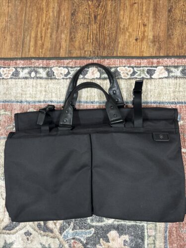 VICTORINOX LEXICON 2.0 WARDROBE TRI-FOLD GARMENT BALLISTIC NYLON BAG BLACK - Picture 3 of 5