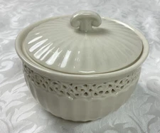 I. Godinger & Co. Cream Lace Pierced Floral Border Covered Candy Dish Bowl #23E