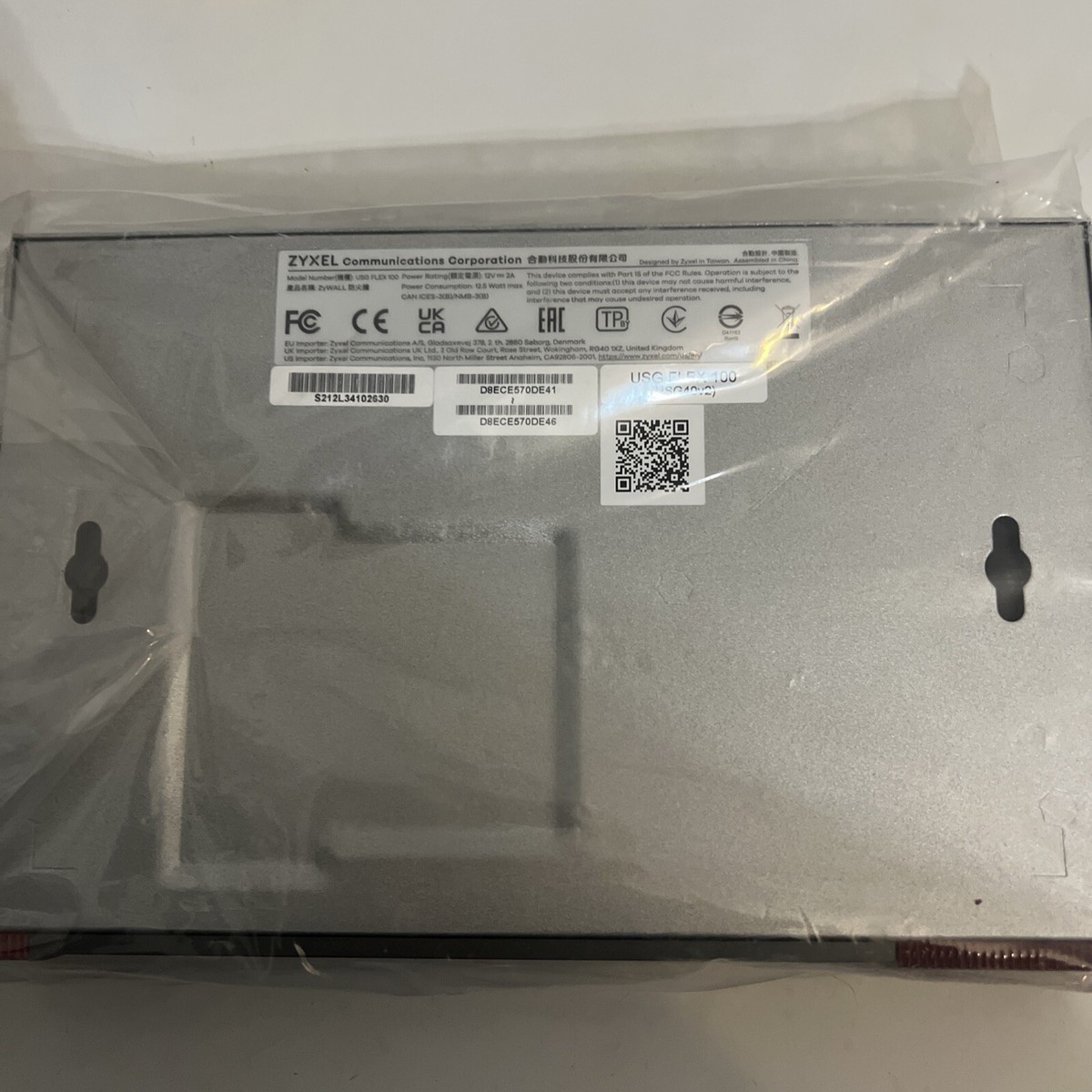 Zyxel ZyWALL Network Security/Firewall UTM fornito con una licenza di 1 anno per servizi di sicurezza [USGFLEX500