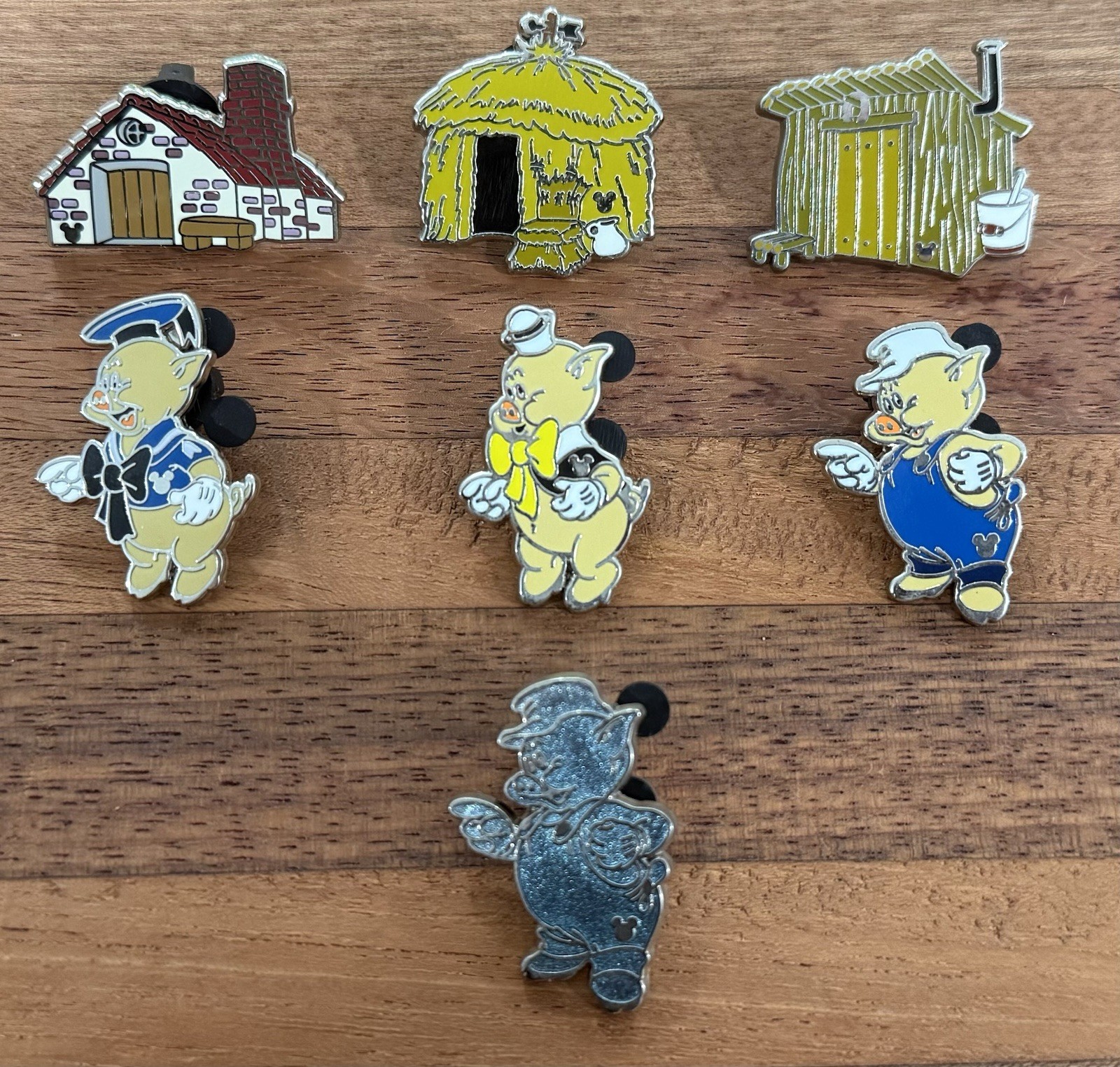 Disney 2019 Hidden Mickey Pin DLR the Three Little Pigs Practical Pig Set Wave C