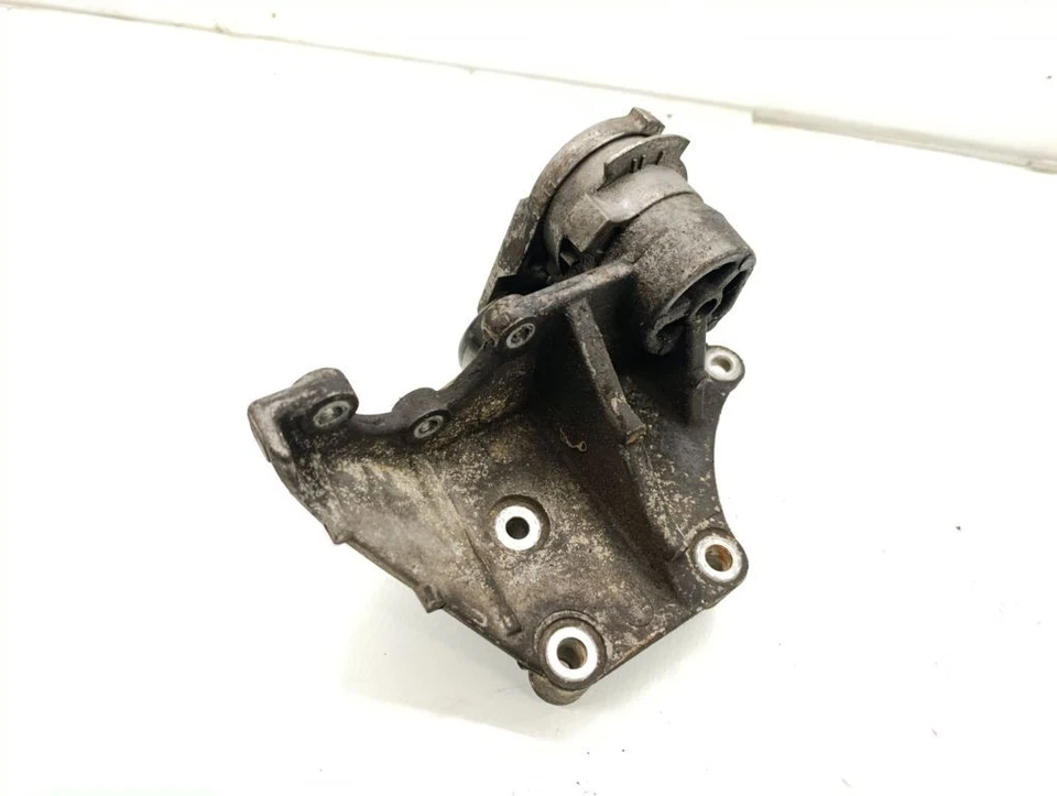 Hummer H3 2006 Petrol alternator bracket KRD40933 - Image 4 of 4