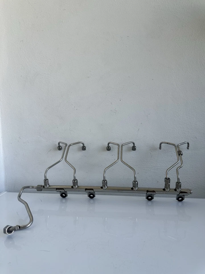 BMW E88 E90 E92 F10 F30 135 335 535 X5 X6 N55 Engine High Pressure Fuel Rail OEM - Image 2 of 4