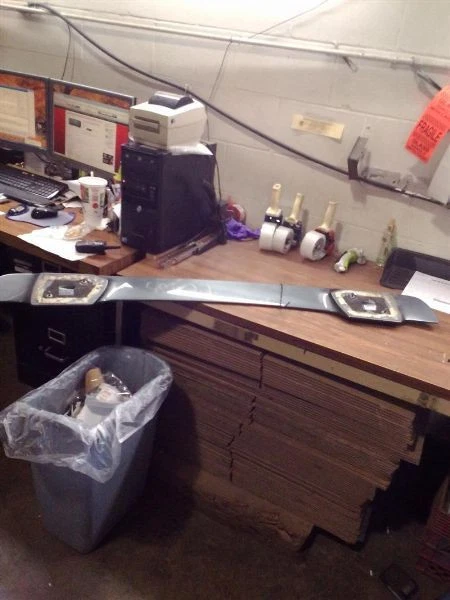 Alerón trasero estilo clásico emblema en la parrilla se adapta 04-08 MALIBU 251909 Foto 3 de 4