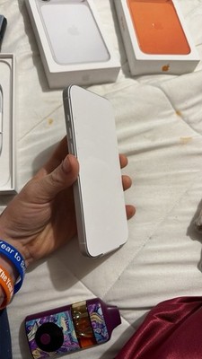 Apple iPhone 17 - 256 GB - White - iOS - 12MP Camera Smartphone