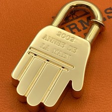 HERMES Cadena Lock Hand 2002 Gold ANNEE DE LA MAIN Charm 18.2g
