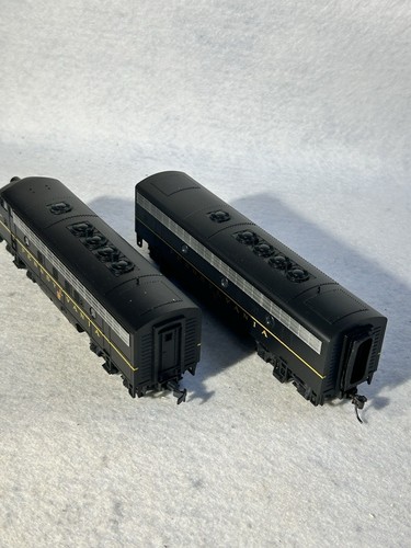 Stout Stewart/KATO F-7-A/B Phase I Late PENNSY Locos Both Powered - Picture 12 of 21