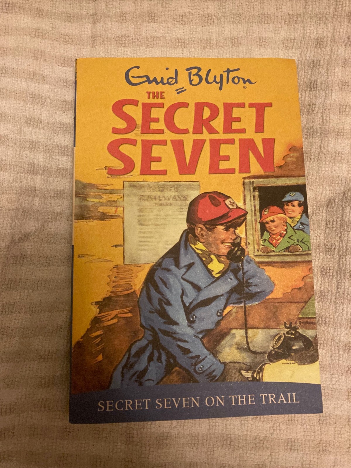 Enid Blyton - The Secret Seven - Secret Seven on the Trail - Paperback - VGC
