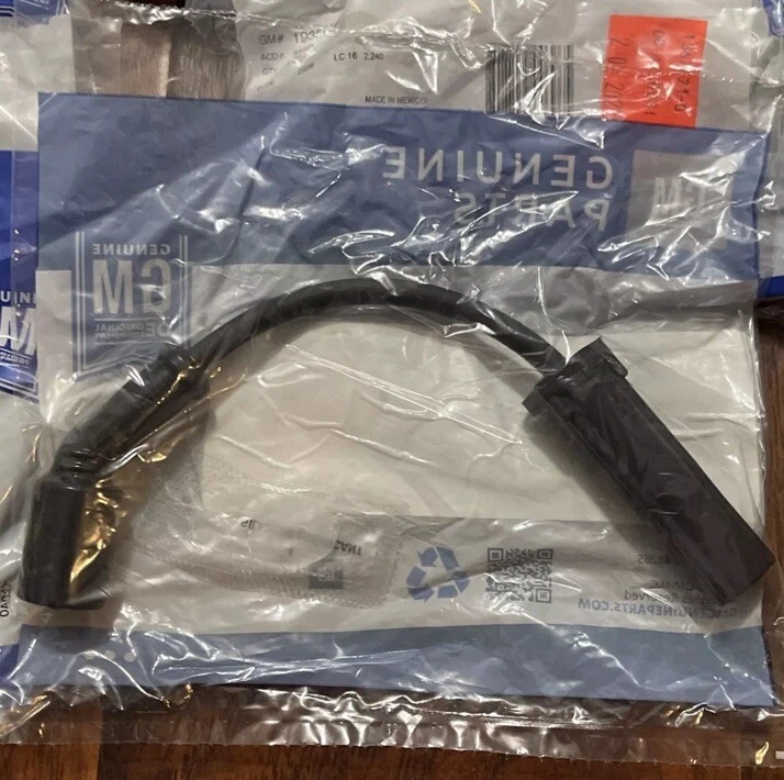 Juego de 8 cables de bujía GM OEM genuinos de 7 mm Silverado Camaro Suburban 2009-2012 Foto 3 de 3