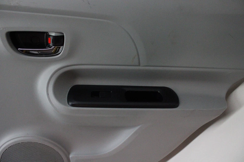 2014 丰田 PRIUS C 后右乘客侧门内部面板原始设备制造商 12 13 14 — 第 4/4 张图片