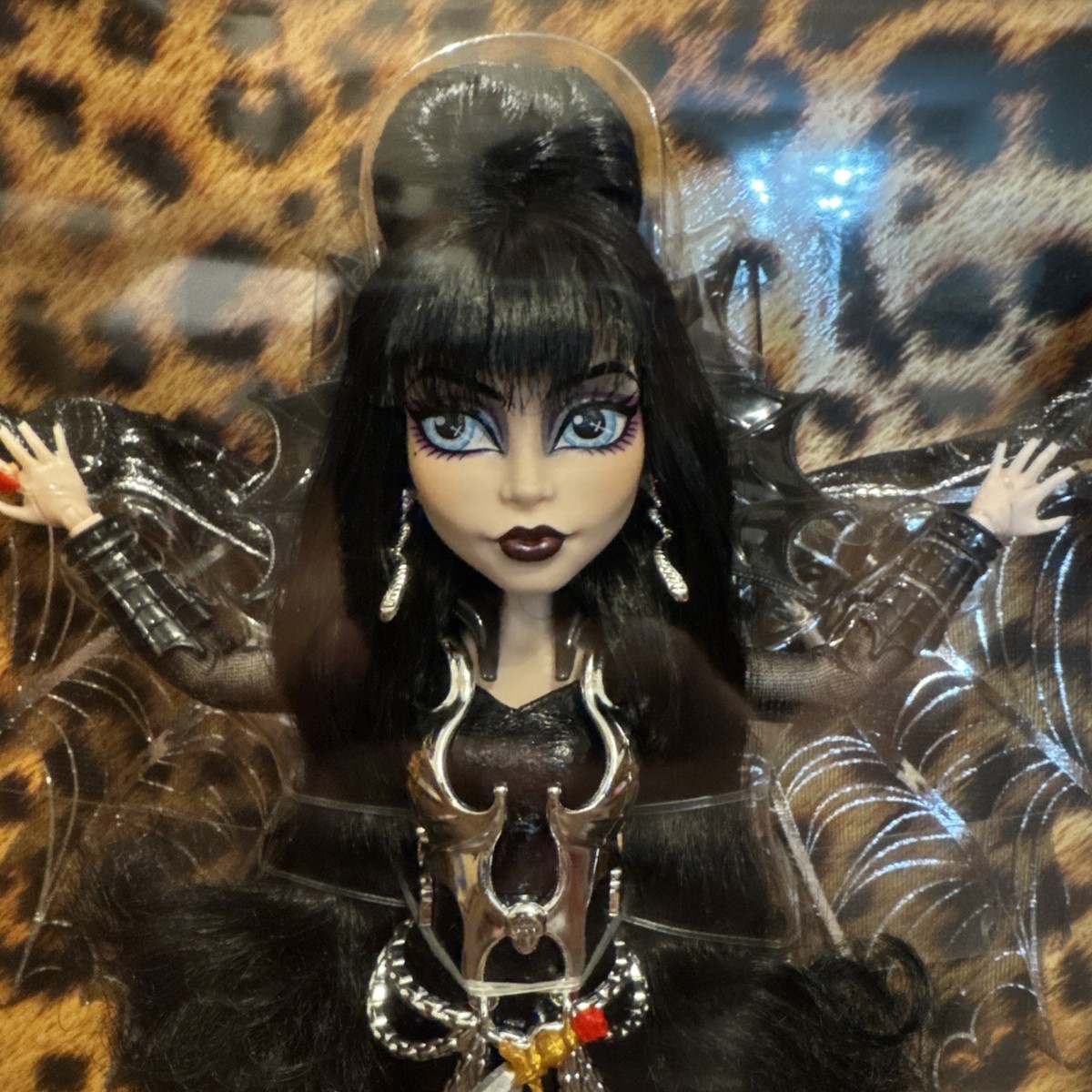 Monster High Skullector Elvira Mistress of The Dark Doll HLP89