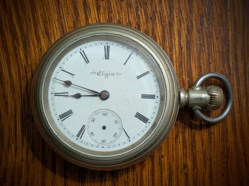 Elegant antique Elgin pocket watch.  Watch is in lovely physical condition.