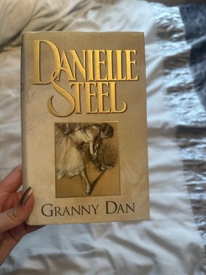 Granny Dan by Danielle Steel Hardback Easy Holiday Romance Read Book