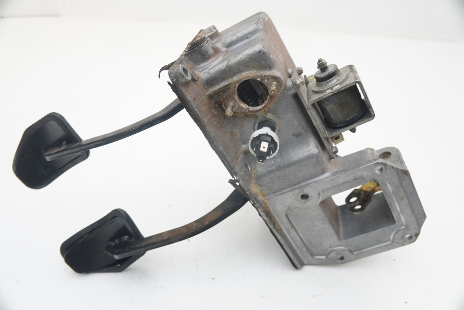 Brake Clutch Pedal Box Assembly 12874593 OEM Ferrari Mondial Cabriolet 1985