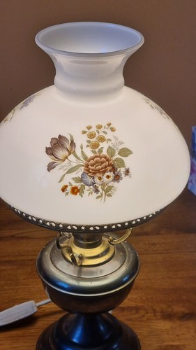 BEAUTIFUL metal glass Vintage Lamp - Picture 7 of 18