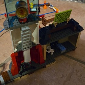 LEGO SpongeBob SquarePants (4982) Mrs. Puff's Boating School