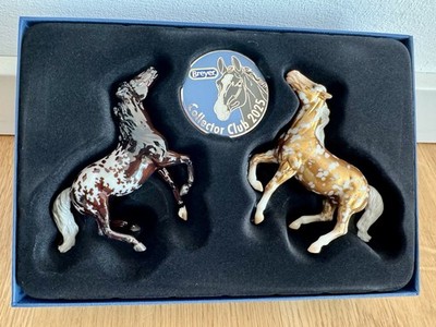 Breyer Pferd Stablemate Darius Deluxe Collector Club 2025 / Modellpferd